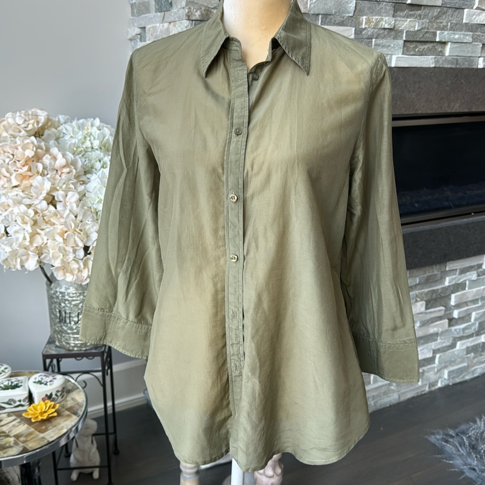 Ralph Lauren Buttoned down Silk blended Shirt. Size M.